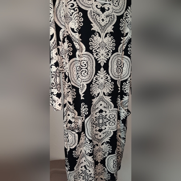 J. McLaughlin Dresses & Skirts - J. McLaughlin Black / Cream Catalina Cloth Paisley Dress Sz L